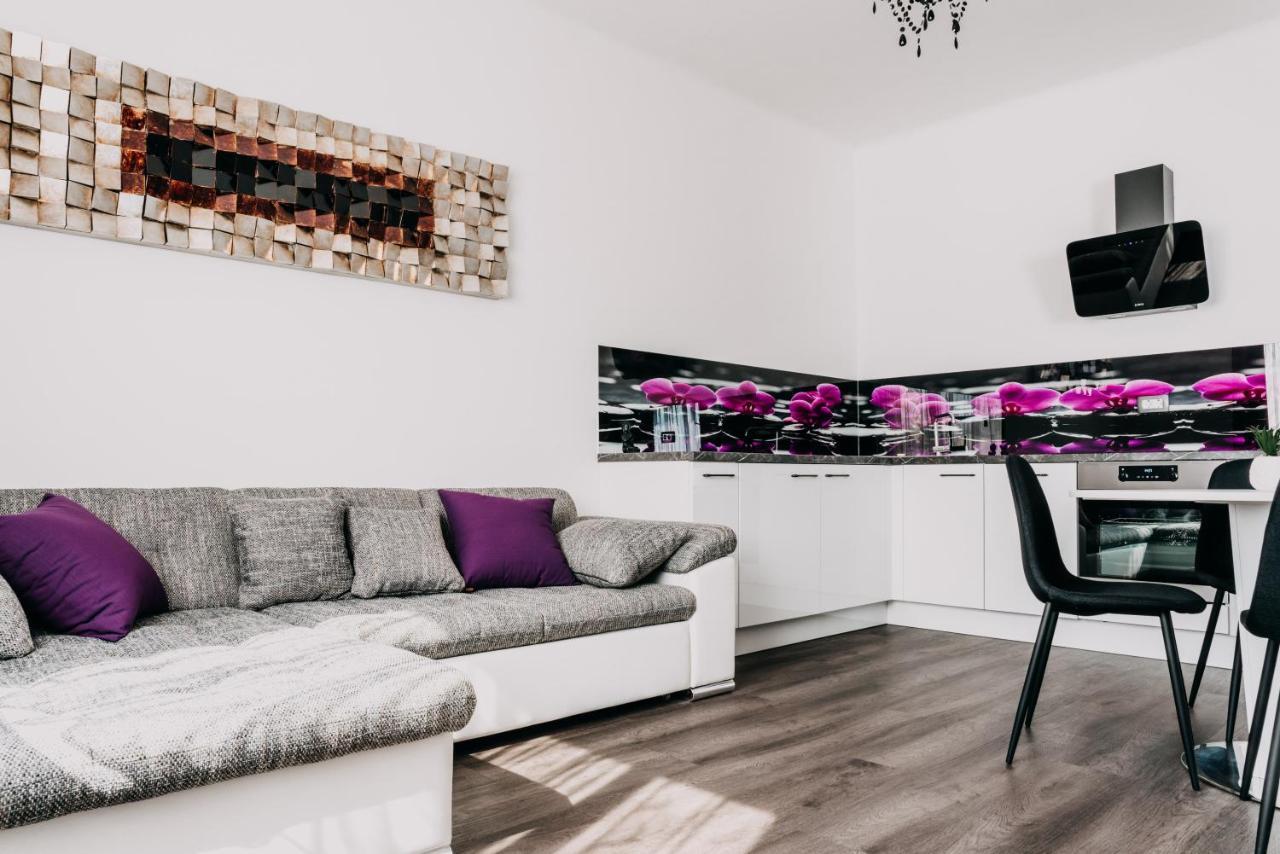 Lora & Lana Resort Ljubljana Bagian luar foto