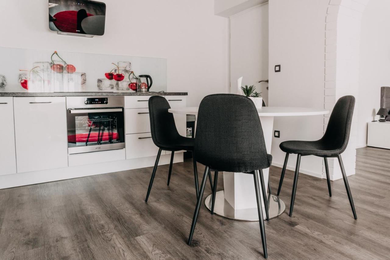 Lora & Lana Resort Ljubljana Bagian luar foto
